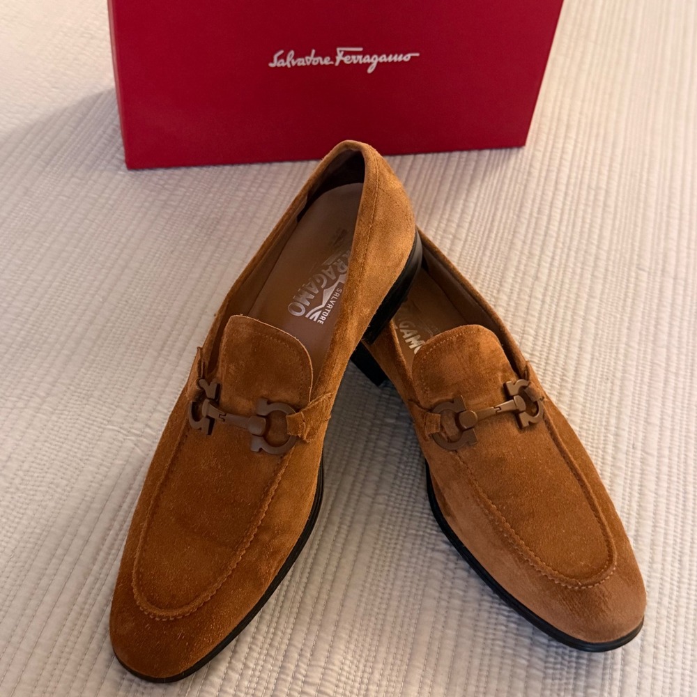 Salvatore Ferragamo Mens Tan Suede Gancini Loafers Brown LC 74401 Size 9 D
